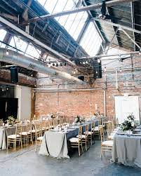 Urban Wedding With A Romantic Twist Ohio Wedding Venues Columbus Ohio Wedding Venues Wedding Themes Spring
