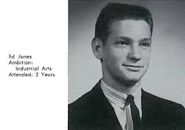 Sharing valuable insights in Old Memories of U. A. E group