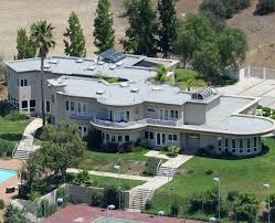Pin By Nofuz On Homes Malibu Mansion Celebrity Houses Mansions