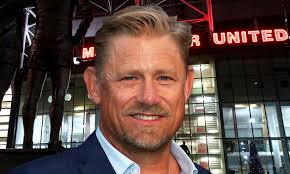 Судья данни маккели посчитал, что йоаким мэле сбил стерлинга. Peter Shmejhel Zhena Eriksena Dumala Chto On Umer á‰ Ua Futbol