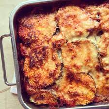 Un Gratin Fondant Aux Aubergines Aux Tomates Un Accompagnement Savoureux Leger Simple A Preparer Sans Glute Gratin Aubergine Cuisson Des Aliments Gratin