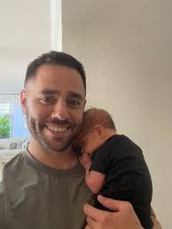 Kelly Dehn's Instagram, Twitter & Facebook