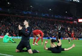 ولد اللاعب ألفارو موراتا واسمه الكامل ألفارو بورخا موراتا مارتن في العاصمة الاسبانية مدريد بتاريخ 23 أكتوبر 1992، وقد اعتنى والده الذي يدعى ألفونسو بموهبة. ØªÙØ´ÙŠ ÙÙŠØ±ÙˆØ³ ÙƒÙˆØ±ÙˆÙ†Ø§ Ù…ÙˆØ±Ø§ØªØ§ Ù‚Ø§ØªÙ„ Ù„ÙŠÙØ±Ø¨ÙˆÙ„ ÙˆØ§Ù„ÙƒØ±Ø© Ø§Ù„Ø¥Ù†Ø¬Ù„ÙŠØ²ÙŠØ© Ø¨ÙˆØ§Ø¨Ø© Ø§Ù„Ø´Ø±ÙˆÙ‚ Ù†Ø³Ø®Ø© Ø§Ù„Ù…ÙˆØ¨Ø§ÙŠÙ„