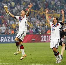 Deutschland nahm zum achtzehnten mal an der endrunde und zum dritten mal an einer wm in südamerika teil. Pin Von K Az Auf Mannschaft 2014 Champions Deutsche Fussball Bund Deutsche Fussballnationalmannschaft Fussball