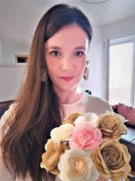 Cvjetne dekoracije i buketi od papira iz domaće kreativne radionice