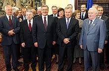 Czas filmu 87'.pierwszy rok prezydentury lecha wałęsy. Lech Walesa Wikipedia Wolna Encyklopedia