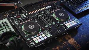 This is a pro grade class compliant audio interface with two headphone outputs and main output for connecting to pa systems or mixers. Cdjs Vs Dj Controllers A Comparison