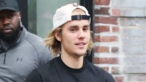Justin Bieber S Hair Makeover Hair Cut Short In New Photo Hollywood Life