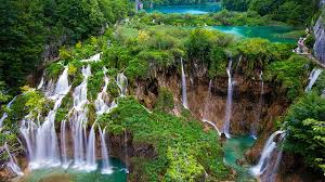 It's recognized as the largest waterfall and also produces the largest sheet of falling water in the world. Top 10 Most Spectacular Waterfalls In The World The Luxury Travel Expert