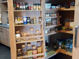 Combiner Authentique Et Pratique Idee Rangement Cuisine Cuisine Chene Rangement Cuisine
