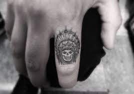 Tatuajes Pequenos Para Hombres En El Brazo Muneca Y Dedos Tatuajes Para Hombres Algunas opciones para elegir los mejores tatuajes para hombres en el brazo y los factores para decidir: tatuajes pequenos para hombres en el