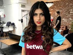 Earlier this week, international celebrities like rihanna, greta thunberg, and mia khalifa tweeted in support of the ongoing protests by farmers in india. Mia Khalifa Tweets In Favour Of Farmers Protest After Rihanna And Greta Thunberg