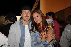Porque teria mais umas quantas que mereciam estar aqui, pelo apoio e inspiração que são para mim, rematou. Claudia Vieira E Pedro Teixeira Estao Separados