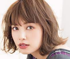 秋リップ塗り比べ 深みのあるベリーレッドは カジュアルに楽しんで ヘアスタイリング メイク ヘアメイク
