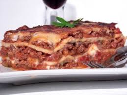 Lasagne A La Bolognaise La Vraie Recette De Bologne Recette Ptitchef Recette En 2020 Lasagne Bolognaise Lasagnes Recette De Lasagne