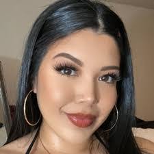 Jessica Oswald's Instagram, Twitter & Facebook