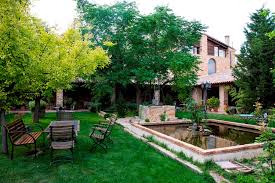 Singular hotel boutique construido sobre una iglesia del siglo xvii. El Convent 1613 Hotel Restaurant Calidad Rural Aragon