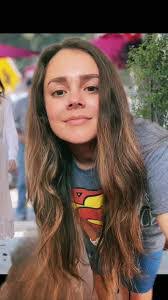 Lindsey Whitten's Instagram, Twitter & Facebook