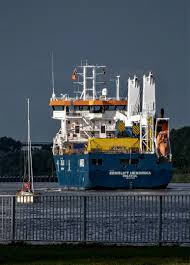 On saturday 30th may, 2020 the newbuild aquaculture vessel emmaya delivered to fish & fish ltd arrived in malta as a deck cargo aboard the heavy lift vessel eemslift hendrika. Eemslift Hendrika 2 Foto Bild Fahrzeuge Motive Schleswig Holstein Bilder Auf Fotocommunity