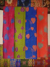 Kain Batik Motif Daun Sirih Rp 45 000 Batik Dibuat Dengan Proses Printing Dengan Bahan Kain Katun Prima Yang Dingin Saat Dipakai Batik Prints Batik Quilts