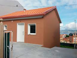 Descubre todos los anuncios de particulares y de agencias y elige tu futuro hogar con indomio. Casa De Tres Dormitorios En Vigo