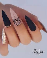 60 Elegant Black Stiletto Nail Designs For Winter Holidays In 2020 Stiletto Nails Designs Mandala Nails Stylish Nails
