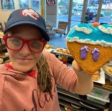 Shannon Sennett's Instagram, Twitter & Facebook