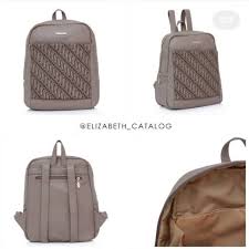 Koleksi tas elizabeth wanita terbaru model ransel bahan canvas, selempang ukuran besar & kecil, berwarna hitam hingga merah seri sabina, giada namun berbeda dengan lainnya, elizabeth sabina backpack tetap menghadirkan sisi feminin kamu dengan model tas ransel berbahan pu leather. Tas Ransel Batik Merk Elizabeth Shopee Indonesia