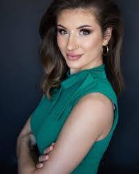 Amber Larkins's Instagram, Twitter & Facebook