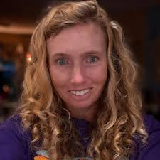 The seat of corn. Slice taken parallel to the ground, about 1 cm up. Note  there are laminae all round, the wall, heel and bar. They are those red and  white structures.