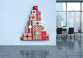 Office christmas decorating themes office decorations stocking ideas. 40 Office Holiday Decorating Ideas To Get Into The Christmas Spirit