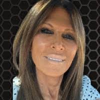 Shari Pearson's Instagram, Twitter & Facebook