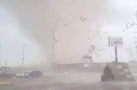 Dramatic video shows inside the tornado in alabama. Watch See Videos And Photos Showing The Impact Of A Tornado Ripping Through An Arkansas City