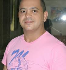 Fray Martínez promueve su reciente producción "Siempre hay uno"