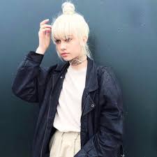 6 Reasons The Bun Is The Mvp Of The Hair World Blonde Hair With Bangs Hairstyles With Bangs Hair Styles