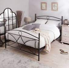 Letto Matrimoniale In Ferro Battuto Nero Con Particolari Forgiati Arredo Camera Camera Da Letto Ferro Battuto Letto Ferro Battuto Mobili