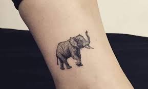 Cuando aparecen varios elefantes en el mismo tatuaje, el diseño suele representar la unión familiar. Tatuajes De Elefantes En El Brazo Recopilacion Y Significado Tatuantes