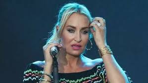 Sarah connor (born sarah marianne corina lewe; Ard Benefizgala Sarah Connor Widmet Neuen Song Hochwasser Betroffenen Rea Garvey Unglaublich Stolz Auf Helfer
