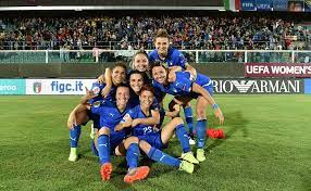 Solo un per i motivi che tutti conosciamo, la roma calcio femminile è costretta, purtroppo, a sospendere i. Nazionale Femminile Di Calcio L Italia Batte La Bosnia E Torna Ad Emozionare Io Donna