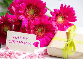 Hay para desear un feliz día o enviar muchas felicidades a alguien que se encuentra lejos. Tarjeta De Felicitacion Para Mujer Con Flores Y Regalo Para Imprimir Imagenes Tarjetas Y Frases De Cumpleanos