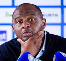 🚨🏴󠁧󠁢󠁥󠁮󠁧󠁿 BOOM!!! Angielski Związek Piłki Nożnej (FA) podjął decyzję  o wprowadzeniu minimalnych limitów trenerów rasy innej niż biała... 🫣  Wszystko po to, żeby walczyć z dyskryminacją i promować różnorodność. Do  końca 2028