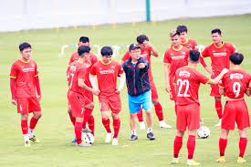 Sau đó, gaa tiếp tục cấm chơi bóng đá và rugby union. Ä'á»™i Tuyá»ƒn Bong Ä'a Viá»‡t Nam Táº­p Trung Cho Vong Loáº¡i World Cup 2022 Bao Khanh Hoa Ä'iá»‡n Tá»­