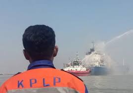 Maybe you would like to learn more about one of these? Setelah Kapal Tenggelam Giliran Km Tanto Ceria Terbakar Di Surabaya Ekonomi Bisnis Com