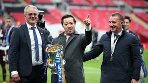 Outside the king power stadium, leicester city fans celebrate their massive win over their old adversaries chelsea !come on ! 0iyl6rczdx1awm