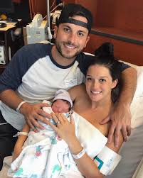 Bachelor In Paradise Couple Jade Roper And Tanner Tolbert Welcome Baby Girl Jade And Tanner Welcome Baby Girls Celebrity Babies