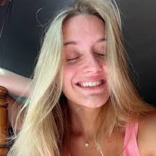 Sadie Hunsinger's Instagram, Twitter & Facebook