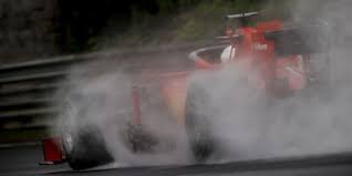Formel 1 tickets ungarn 2020 25 km von budapest entfernt liegt der hungaroring, wo seit 1986 f1 rennen ausgetragen werden. F1 Ungarn 2020 Vettel Schnellster Im Regen Hamilton Verzichtet