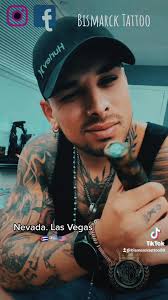 Inicio de tattoo en la pierna. Secuencia de flores. Bismarck Tattoo. Se  hacen todo tipo de estilo. Usted selecciona su diseño. Estudio de tattoo  París....