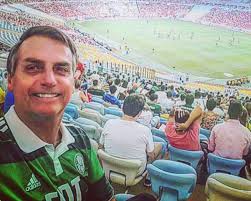 Alguma vez imaginou ver jair bolsonaro marcar um golo num jogo de futebol? Os Posts No Twitter De Jair Bolsonaro Sobre Futebol Porco Na Cabeca Futebol Fera