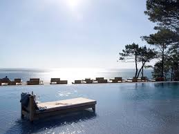 Vue Imprenable Sur Le Bassin D Arcachon Au Bord De La Piscine De L Hotel La Coorniche Hotel Design Arcachon Bassin D Arcachon